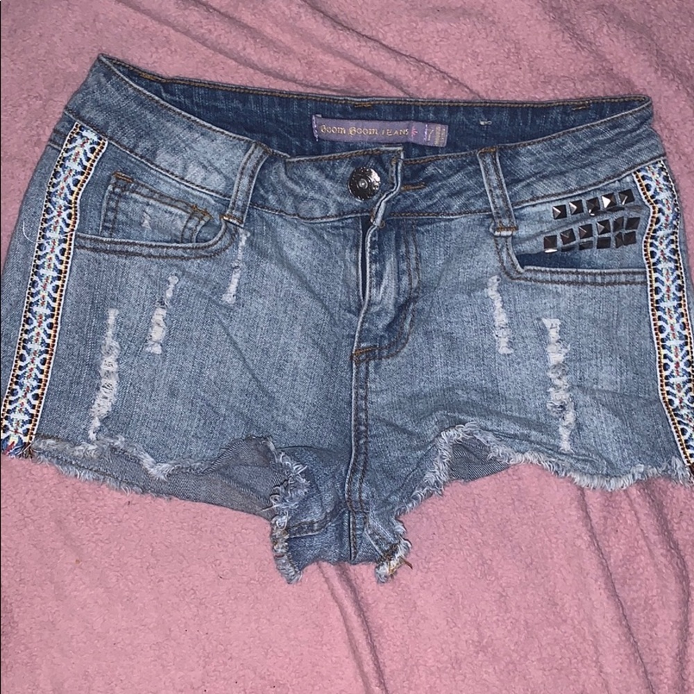 Good condition denim short shorts w studs